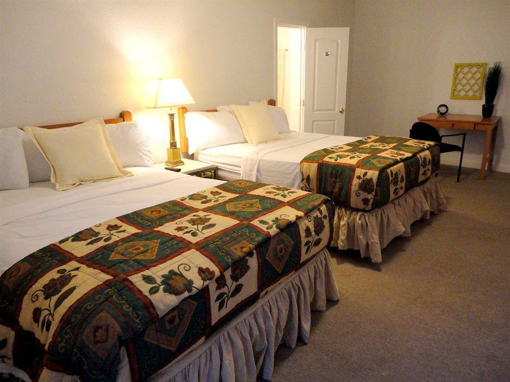 At Inn Palm Springs
