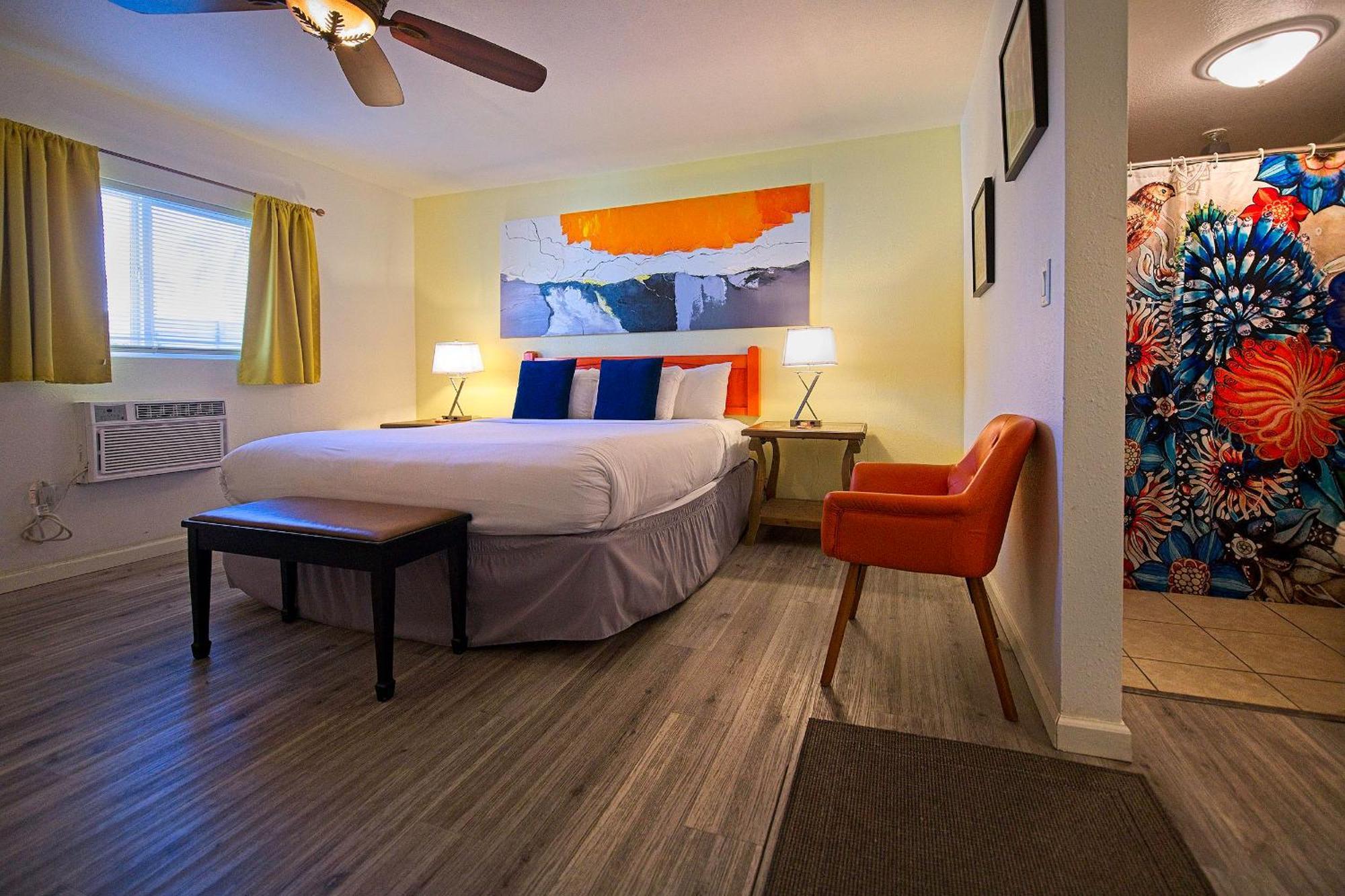 Inn At 3*