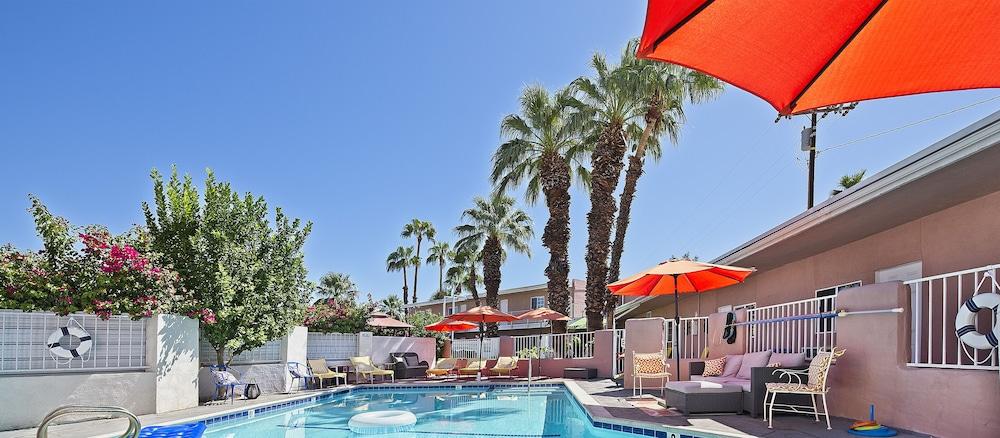 At 3* Palm Springs