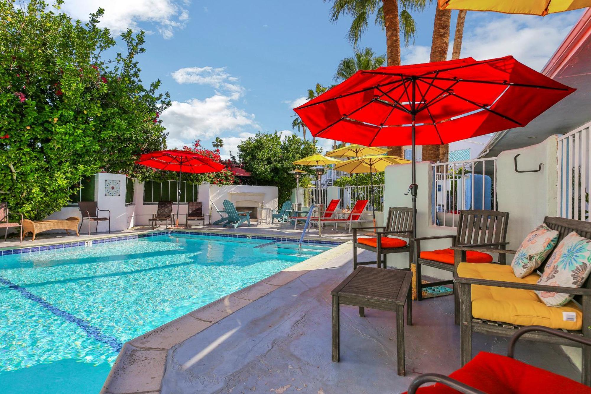 At 3* Palm Springs